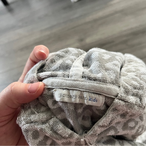 Pottery Barn Kids Cheetah Print Grey Pullover Hooded Towel Coverup Size Medium - Picture 3 of 7